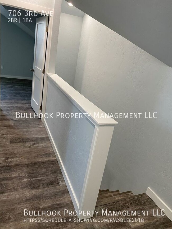 Building Photo - 706 3rd Ave