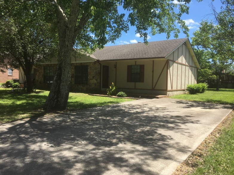Primary Photo - 735 Bradley Dr
