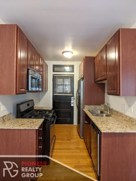 Building Photo - 4912 N Hoyne Ave