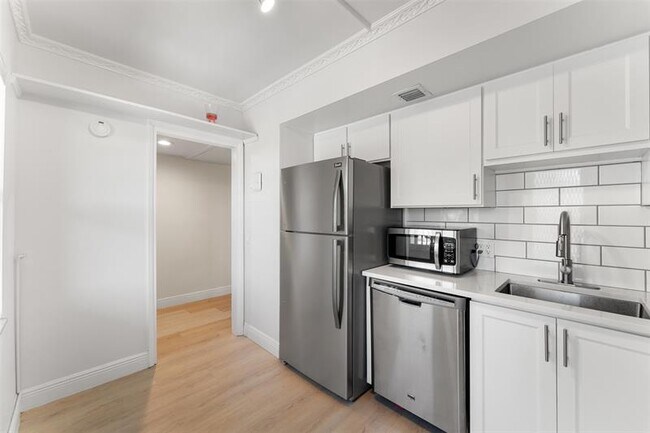 Building Photo - 2650 S Course Dr