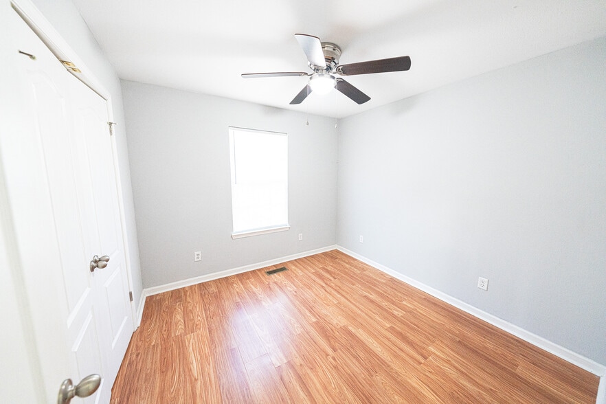 Building Photo - 1532B Katherine St NW