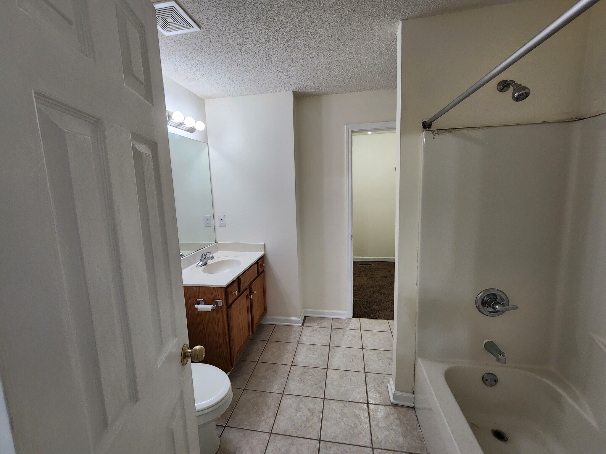 Building Photo - 1140 Towne Square Ln