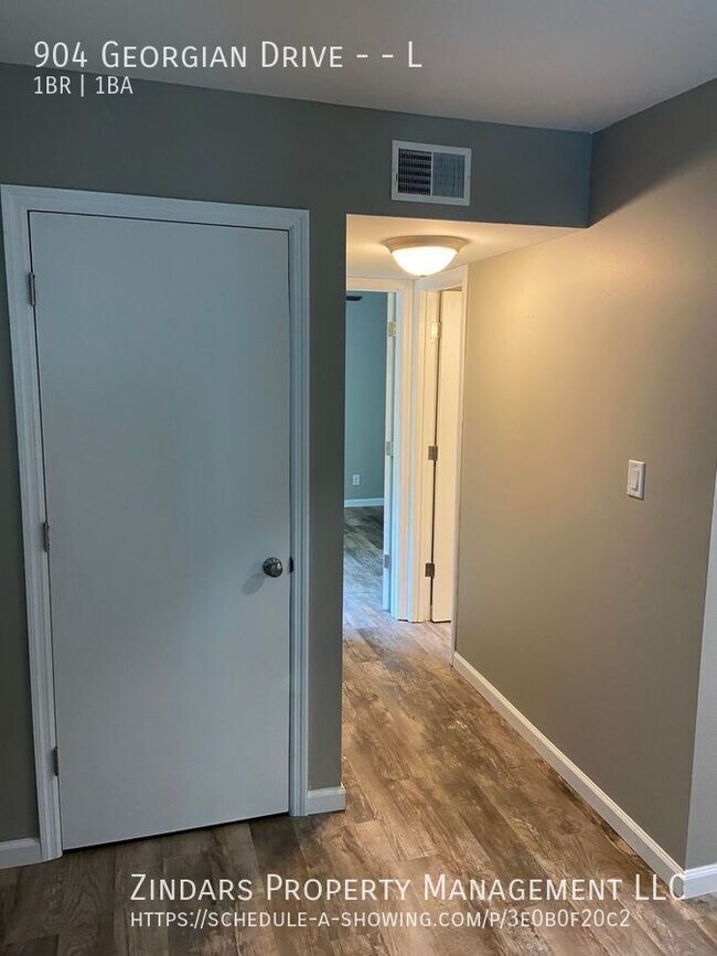 Building Photo - 904 Georgian Dr