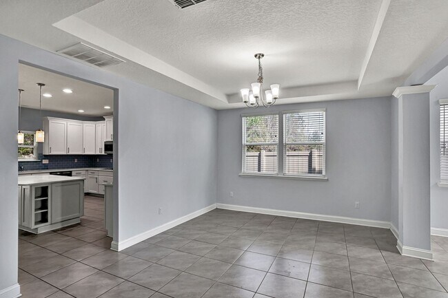 Building Photo - Beautiful 5/4 Home with Over 4k sqft, Fenced in Yard & 3 Car Garage! Pet friendly!