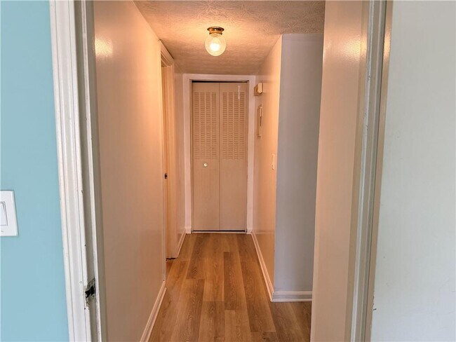 Building Photo - 3237 Abbeywood Dr