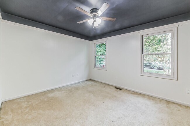 Building Photo - Country Charmer 3Bd/2.5Bth colonial home w/ 2 car garage on 1 acre! $1000 first month credit!