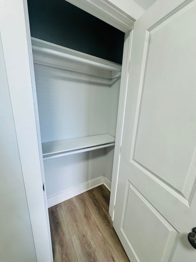 Building Photo - Refreshed 3BR/1.5Bth Home! Section 8 Accepted.