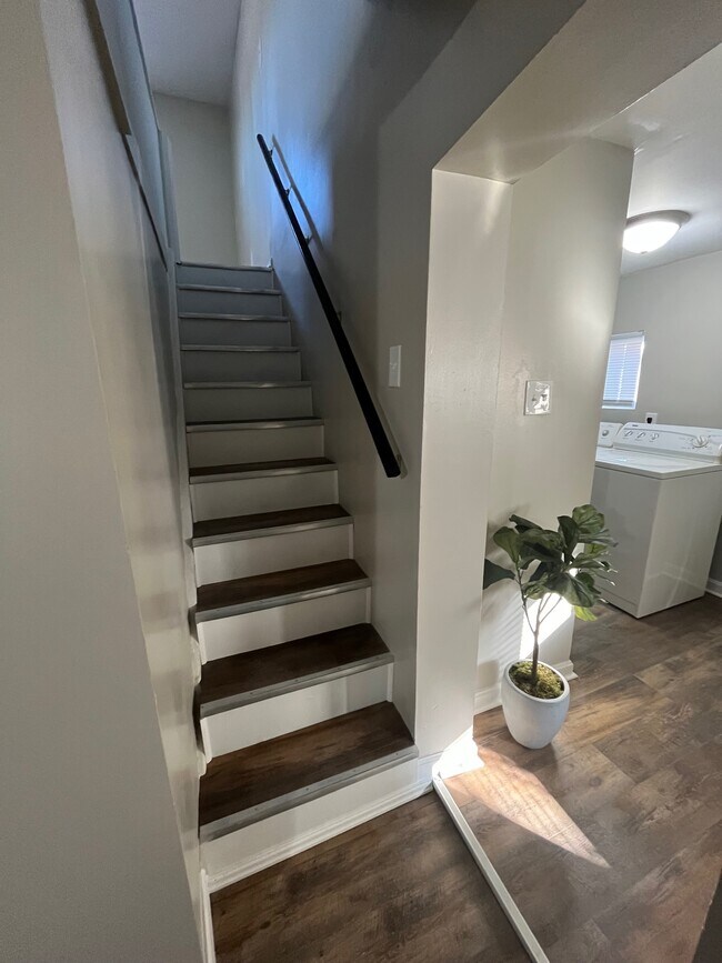 Building Photo - 1707 Cherry Way