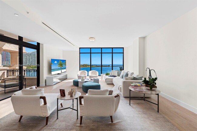 Building Photo - 7055 Fisher Island Dr