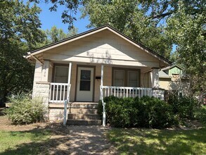 Building Photo - Beautiful 2 bed/ 1 bath