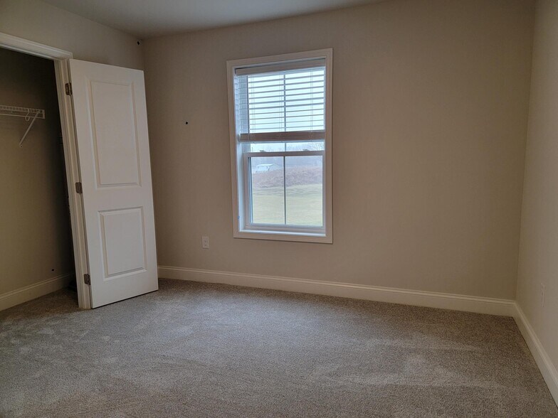 Building Photo - 186 Millard Dr