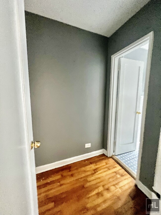 Building Photo - Large Studio with Separate Kitchen and 2  ...