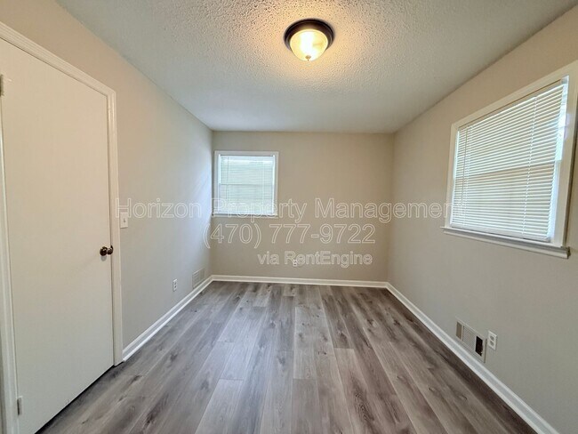 Building Photo - 5035 Merlin Dr