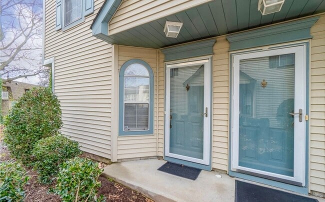 Building Photo - End Unit Condo Close to Chic's Beach & Little Creek Naval Base