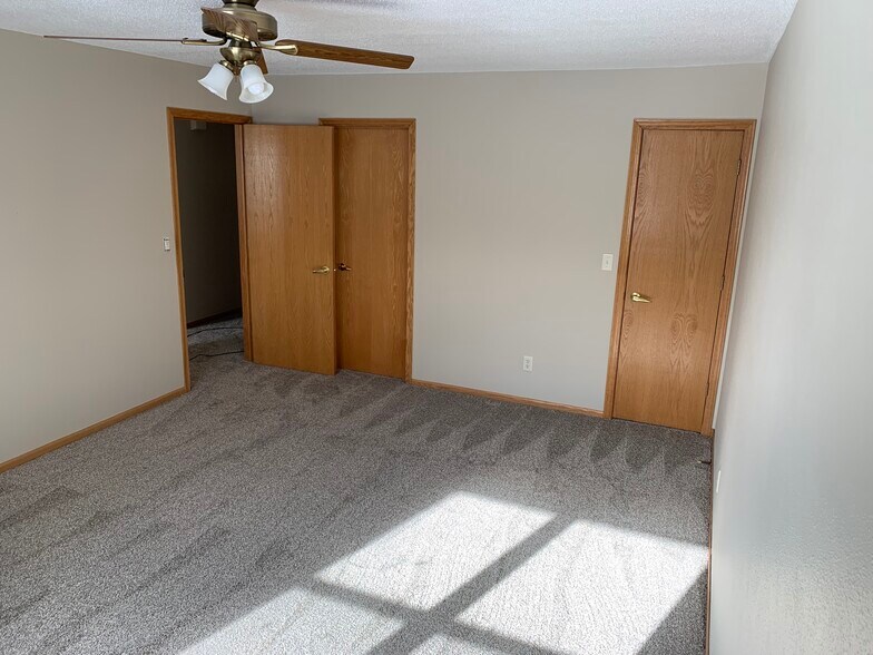 Upstairs Maser bedroom - N5527 Penny Lane