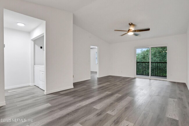 Building Photo - 7 Arbor Club Dr