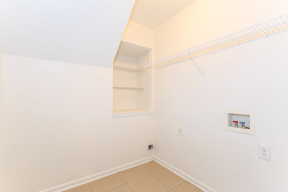 Building Photo - 15239 Pangborn Pl