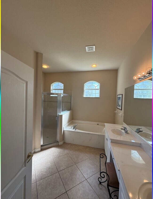 Building Photo - 4 Bedroom, 3 Bath Lakefront Home with 3-Ca...