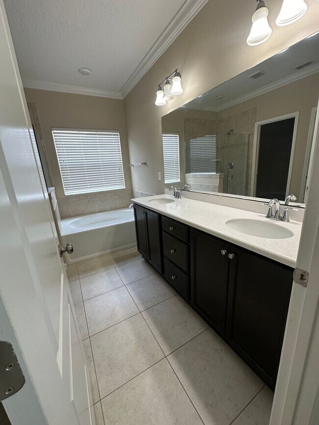 Building Photo - Oceanway Beauty, WOW Amenities, 4 Bedroom ...