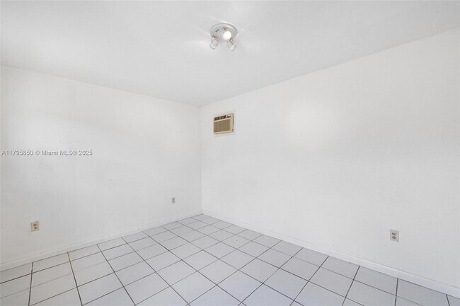 Building Photo - 6356 SW 32nd St