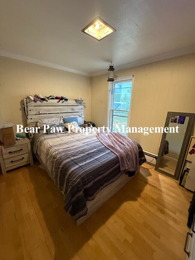 Building Photo - New Lower Prince on this Great Little Hous...