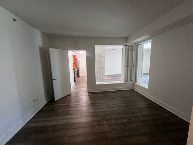 Building Photo - Epic REA - Spacious & Open floor plan 1BR ...