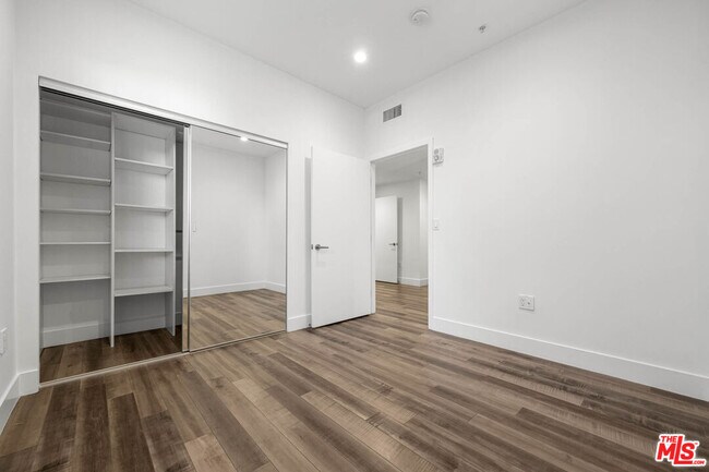 Building Photo - 1215 S Bedford St