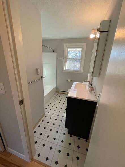 Bathroom - 33 Villa Rd