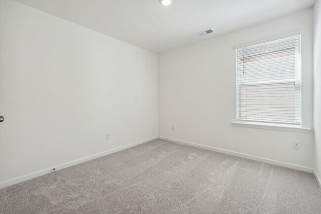 Building Photo - 633 Groover St