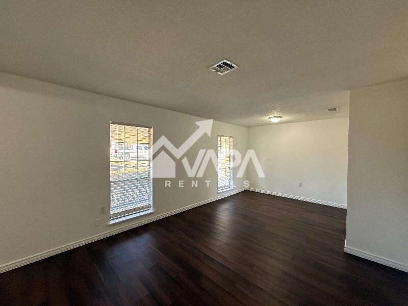 Building Photo - 5835 Freemans Farm St