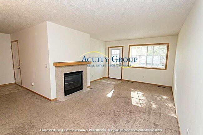 Building Photo - 3BR, 2 1/2 BA Townhome