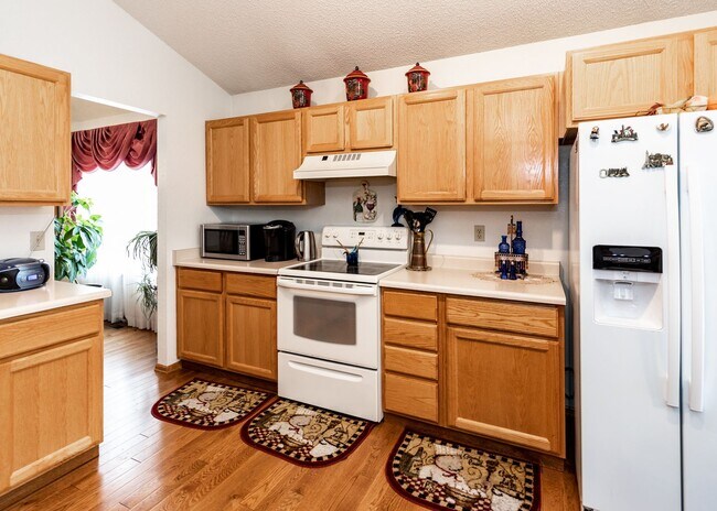 Building Photo - Spacious 5 Bedroom in D20 centrally located