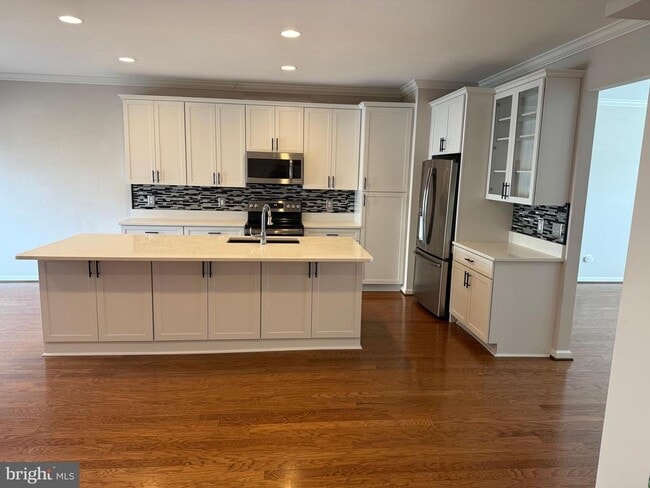 Building Photo - 113 Blackford Dr
