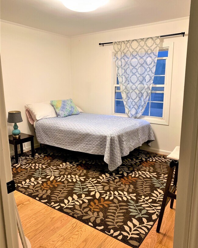 Mid-size bedroom facing backyard - 527 29th Ave