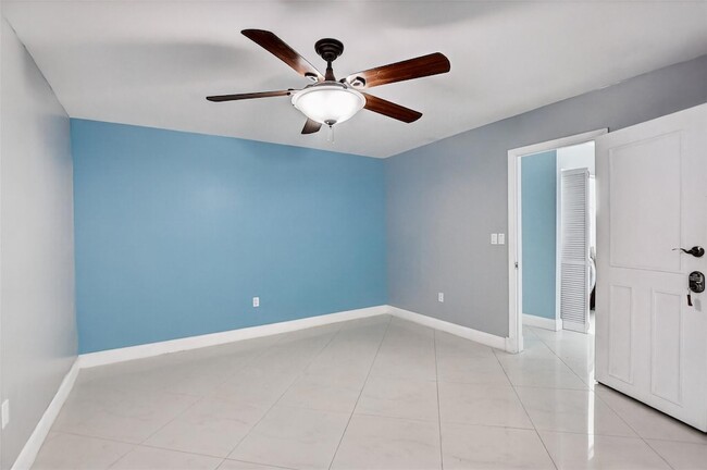 Building Photo - 9430 SW 49th St
