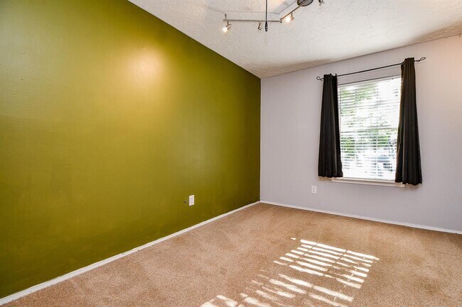 Building Photo - 1218 Briarmead Dr