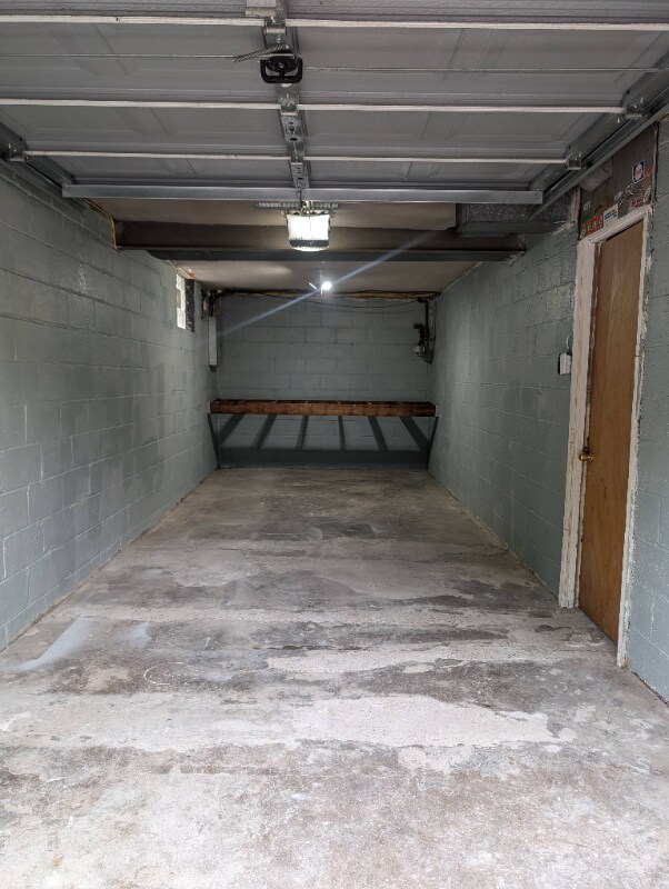 Building Photo - 125 E Willock Rd