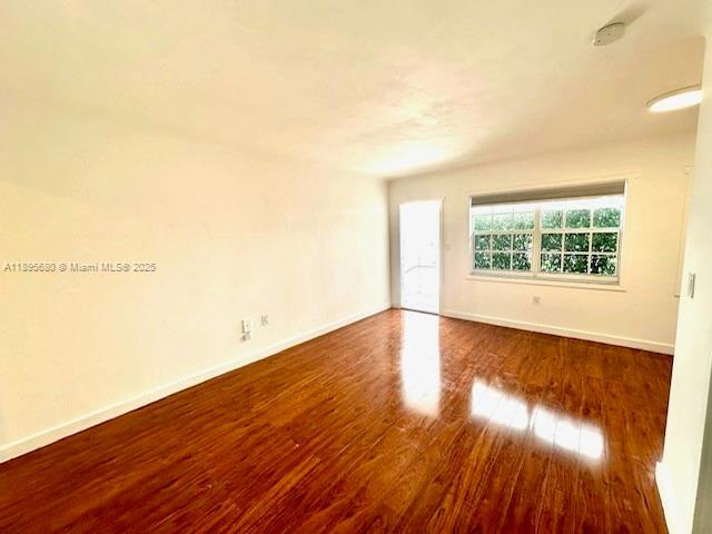 Building Photo - 2101 Bay Dr