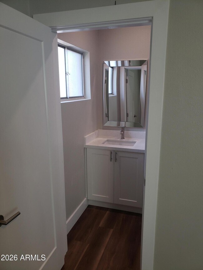 Building Photo - 301 W Medlock Dr