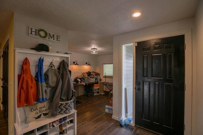 Building Photo - 1555 SW Gilson Ct