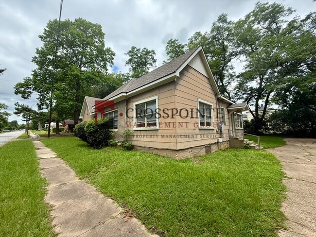 Building Photo - Beautiful 4 bedroom 2 bath home in the heart of Tyler!