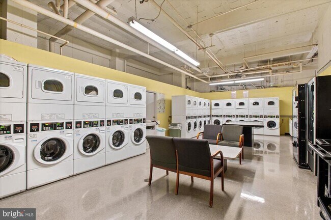 Building Photo - 2040 Belmont Rd NW