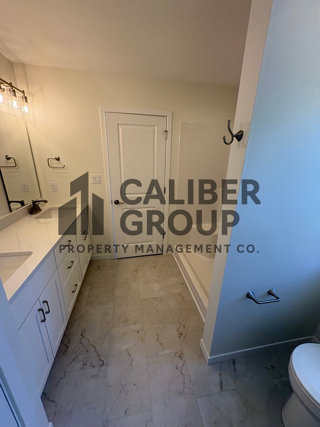 Building Photo - 3 Bd 1 Ba Condo for rent in Waterloo, IA