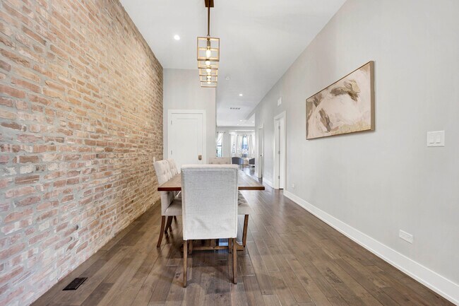 Building Photo - 3330 S Indiana Ave