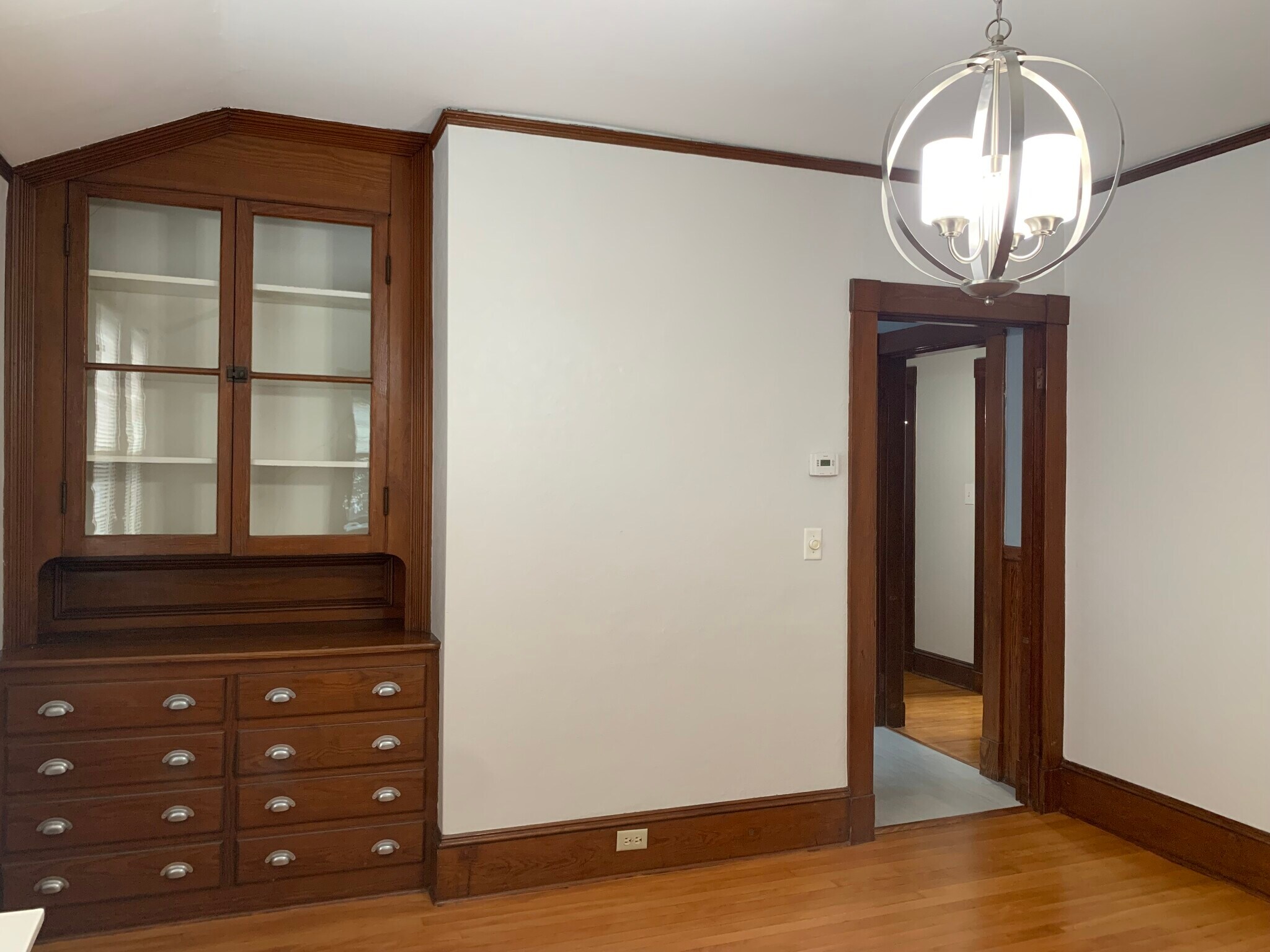 Built in Hutch in DR - 13 Jonathan St
