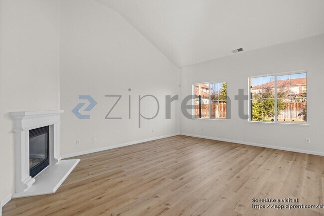 Building Photo - 155 E Heritage Dr