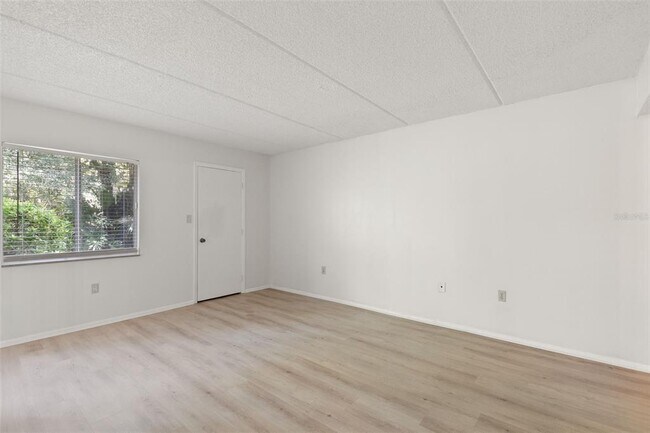 Building Photo - 121 Cypress Ln