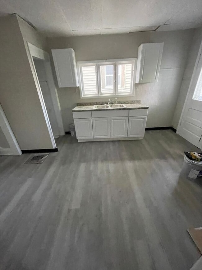 Building Photo - Section 8 Accepted!