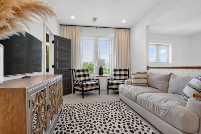 Building Photo - Luxury 5 Bed | 4.5 Bath Home | Flexible Leasing Options: 3+ Month & Long-Term Lease Options | Ful...