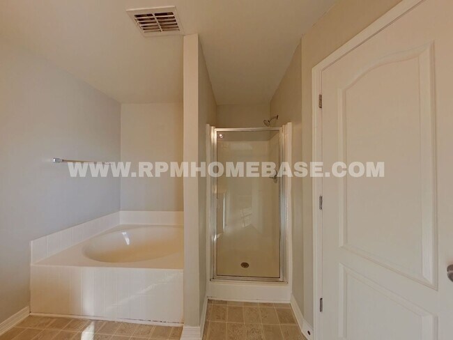 Building Photo - Spacious 4-Bedroom Home in South Crestview...